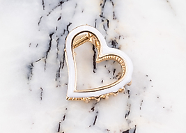 Beyaz Kalp Şeklinde Toka