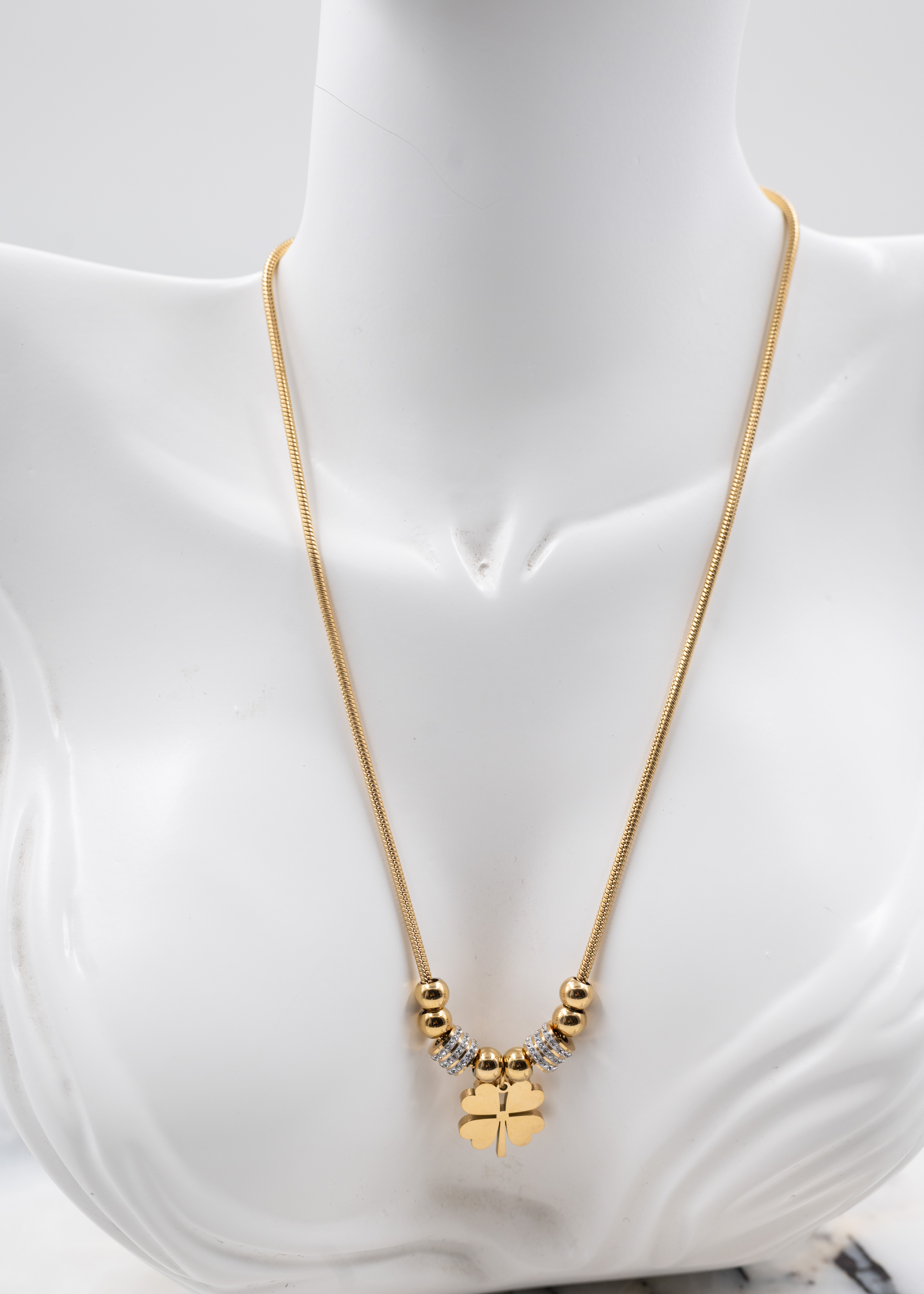 Çelik Taş Detaylı Yonca Kolye