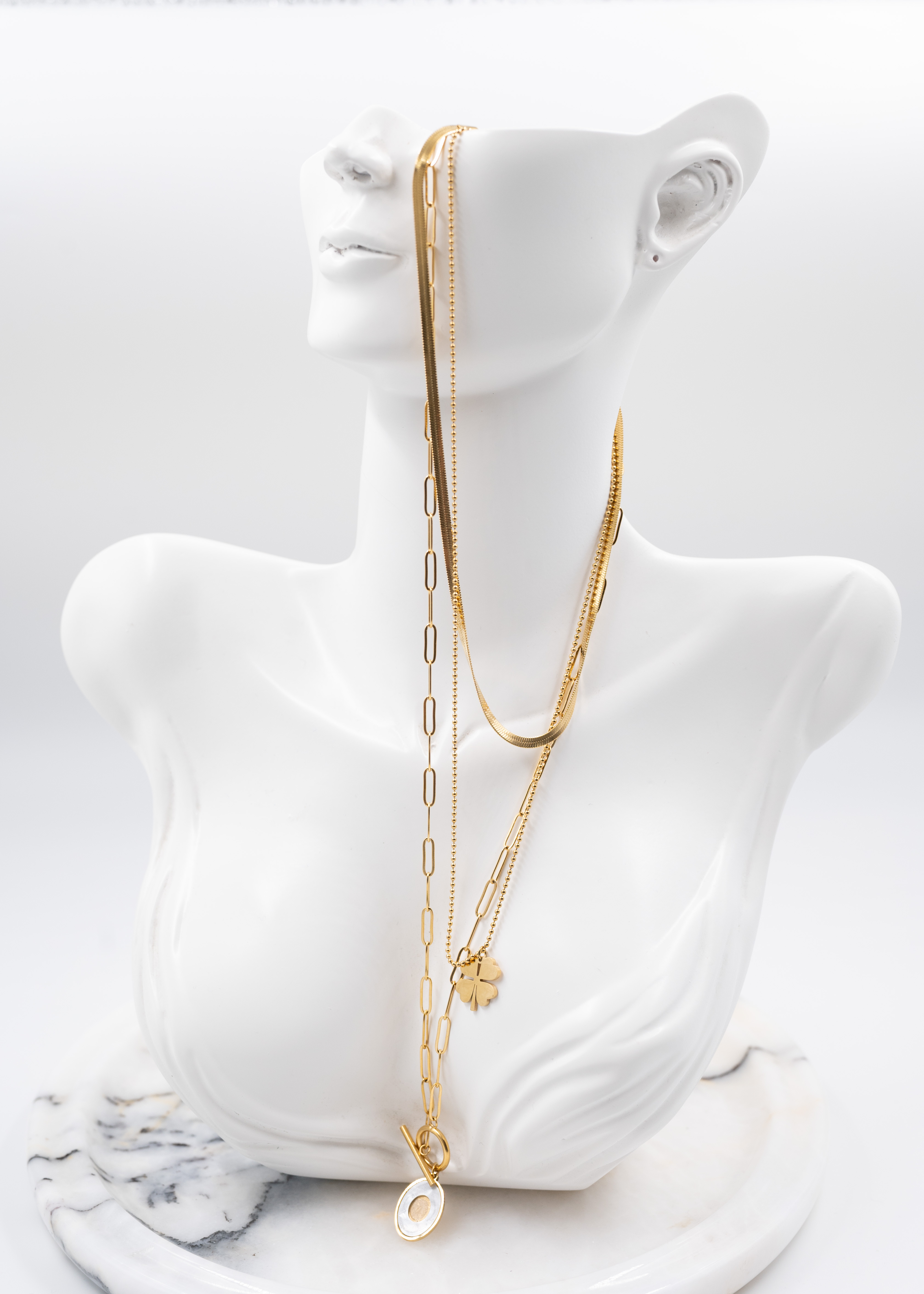 Gold Renk 3'lü Zincir Yonca Figürlü Çelik Kolye (Beyaz)