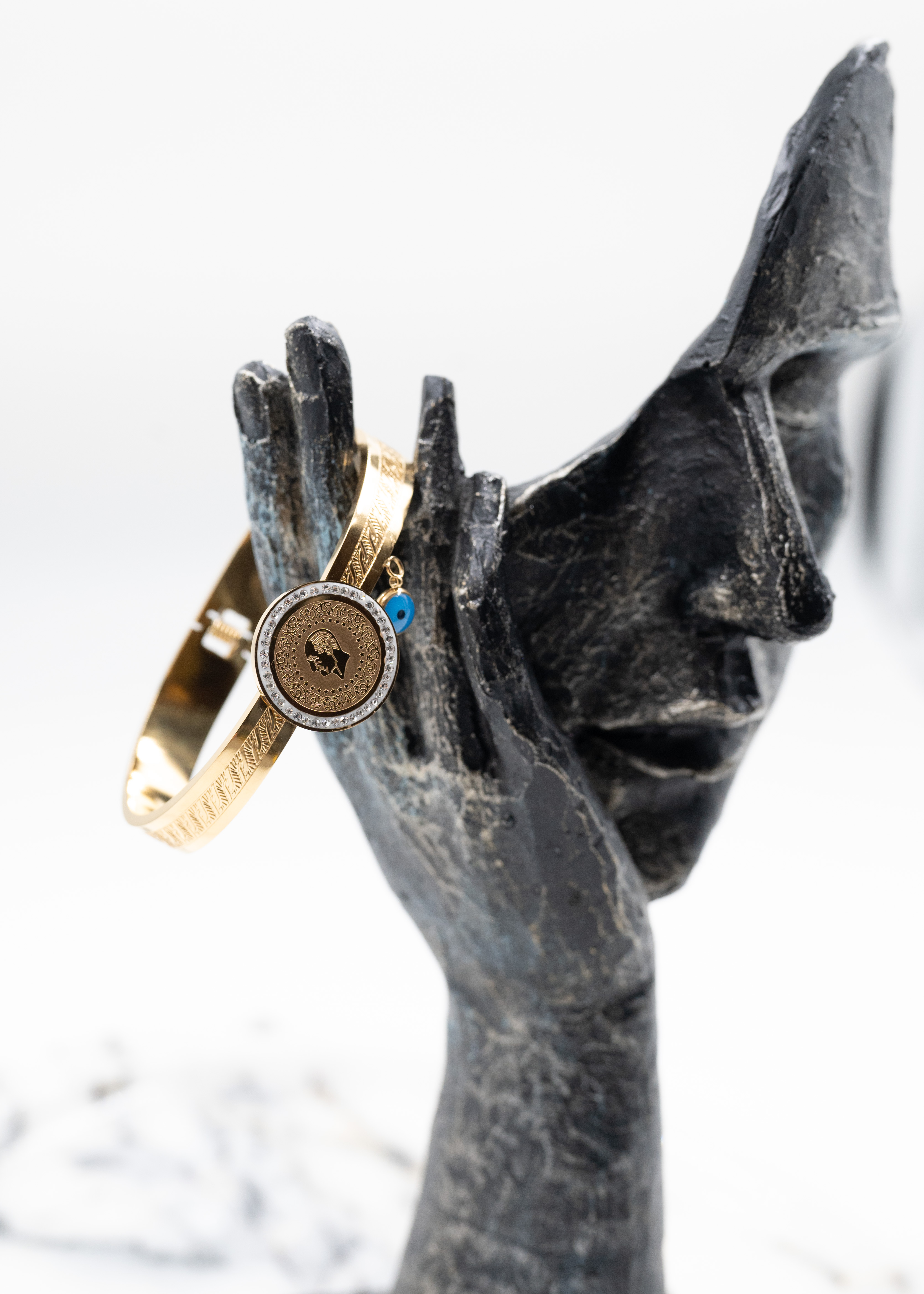 Çeyrekli Nazar Boncuğu Detaylı Çelik Kelepçe