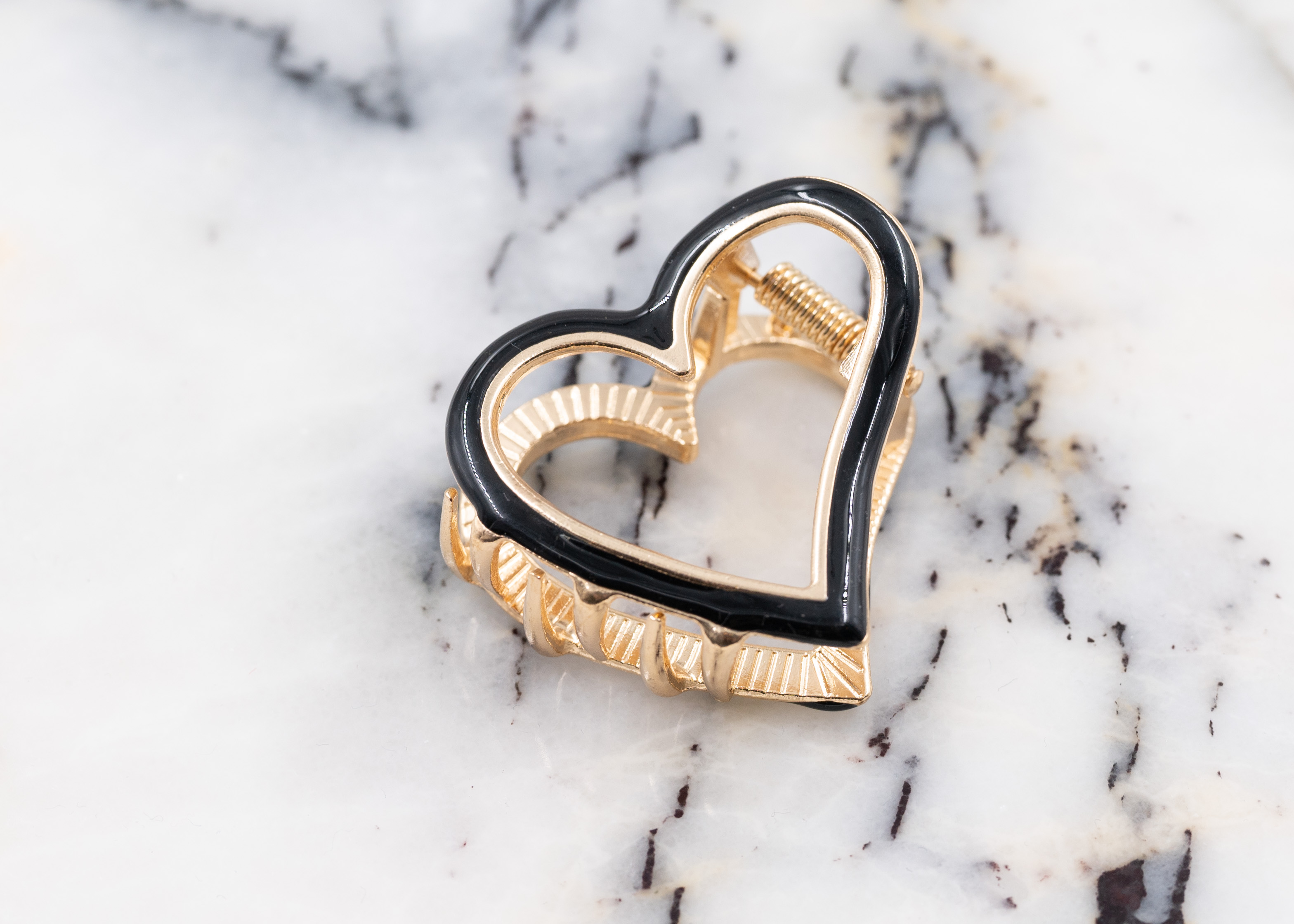 Siyah Kalp Şeklinde Toka