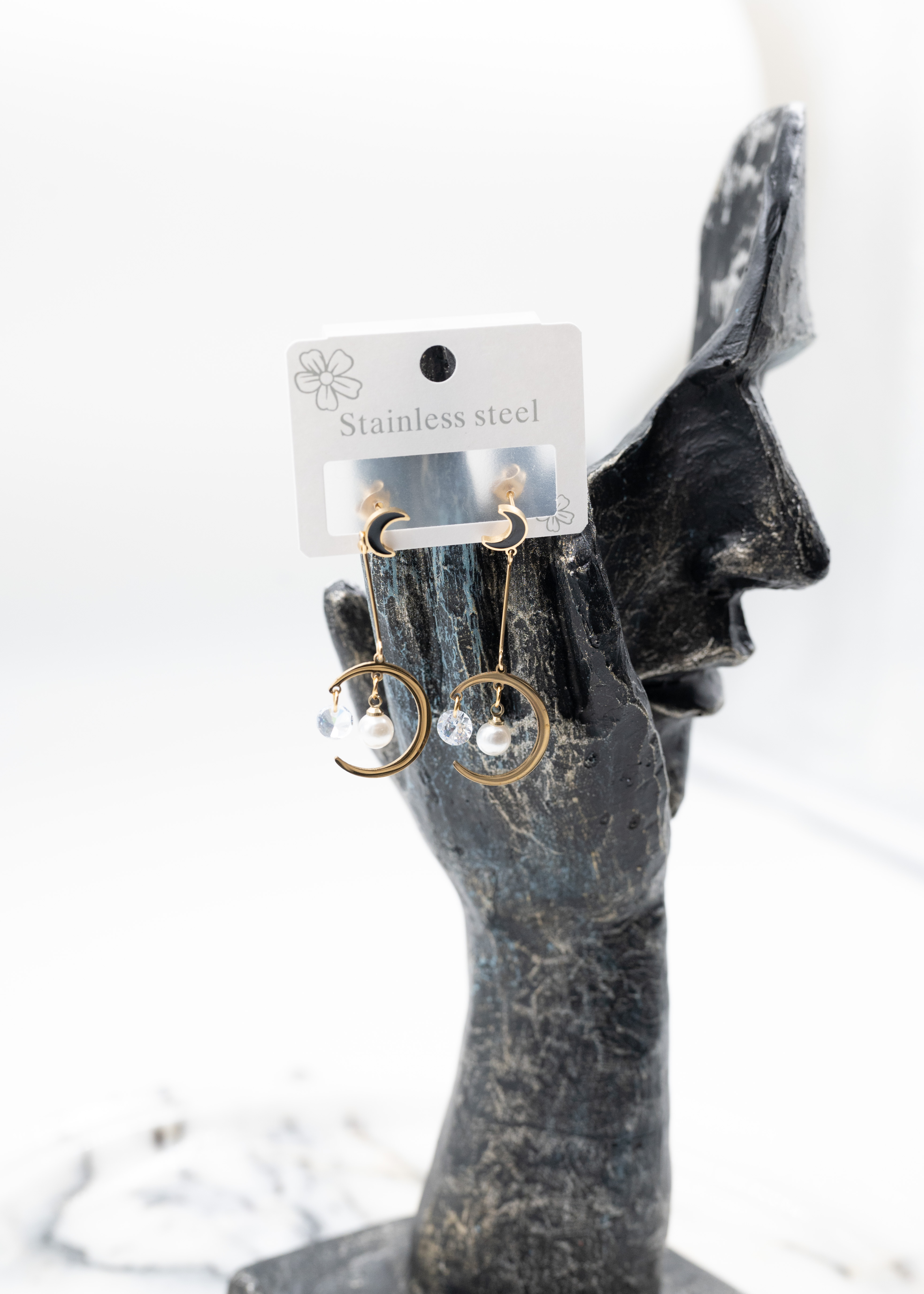 İnci Taşlı Hilal Modelli Çelik Küpe