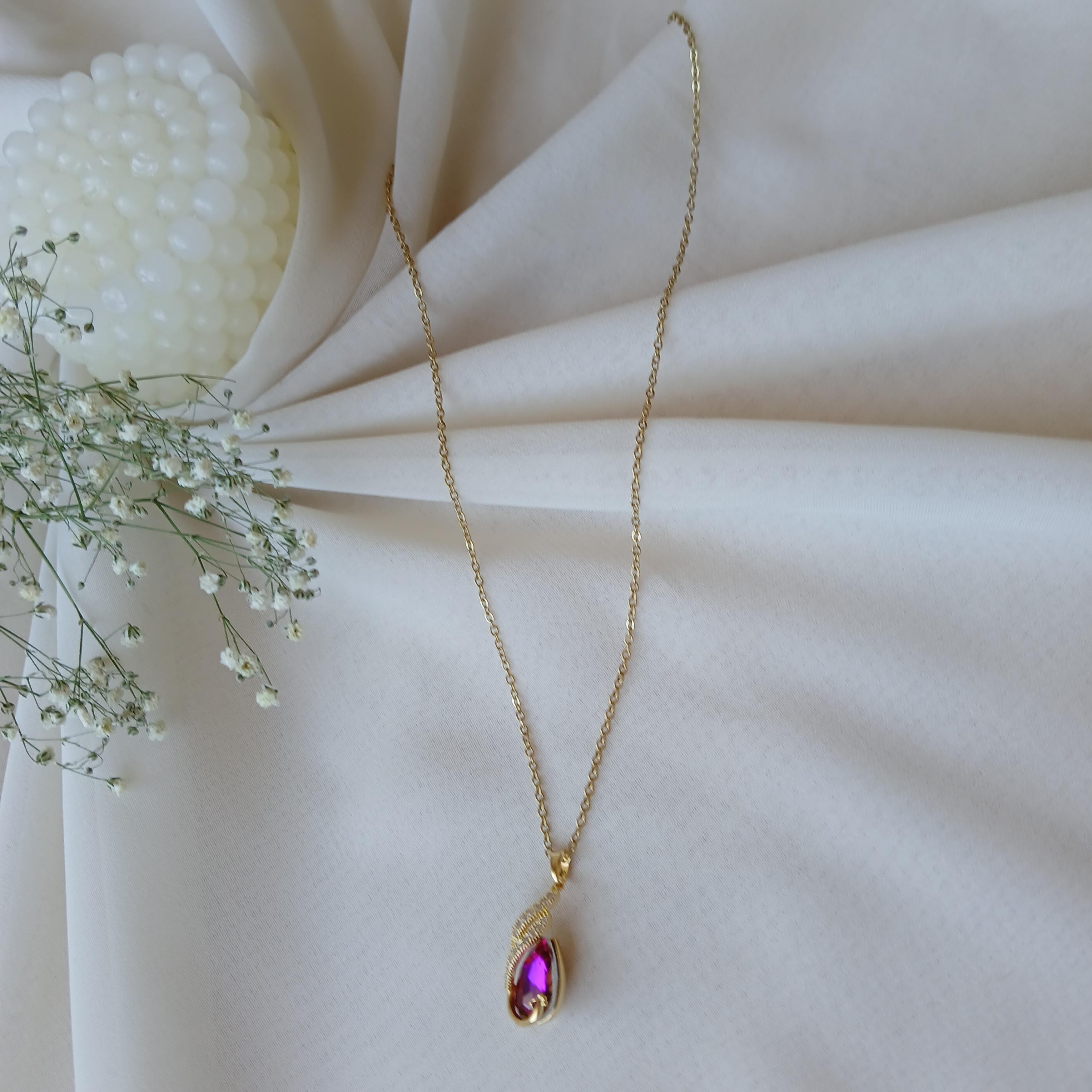 damla görünümlü pembe zirkon taşlı çelik kolye