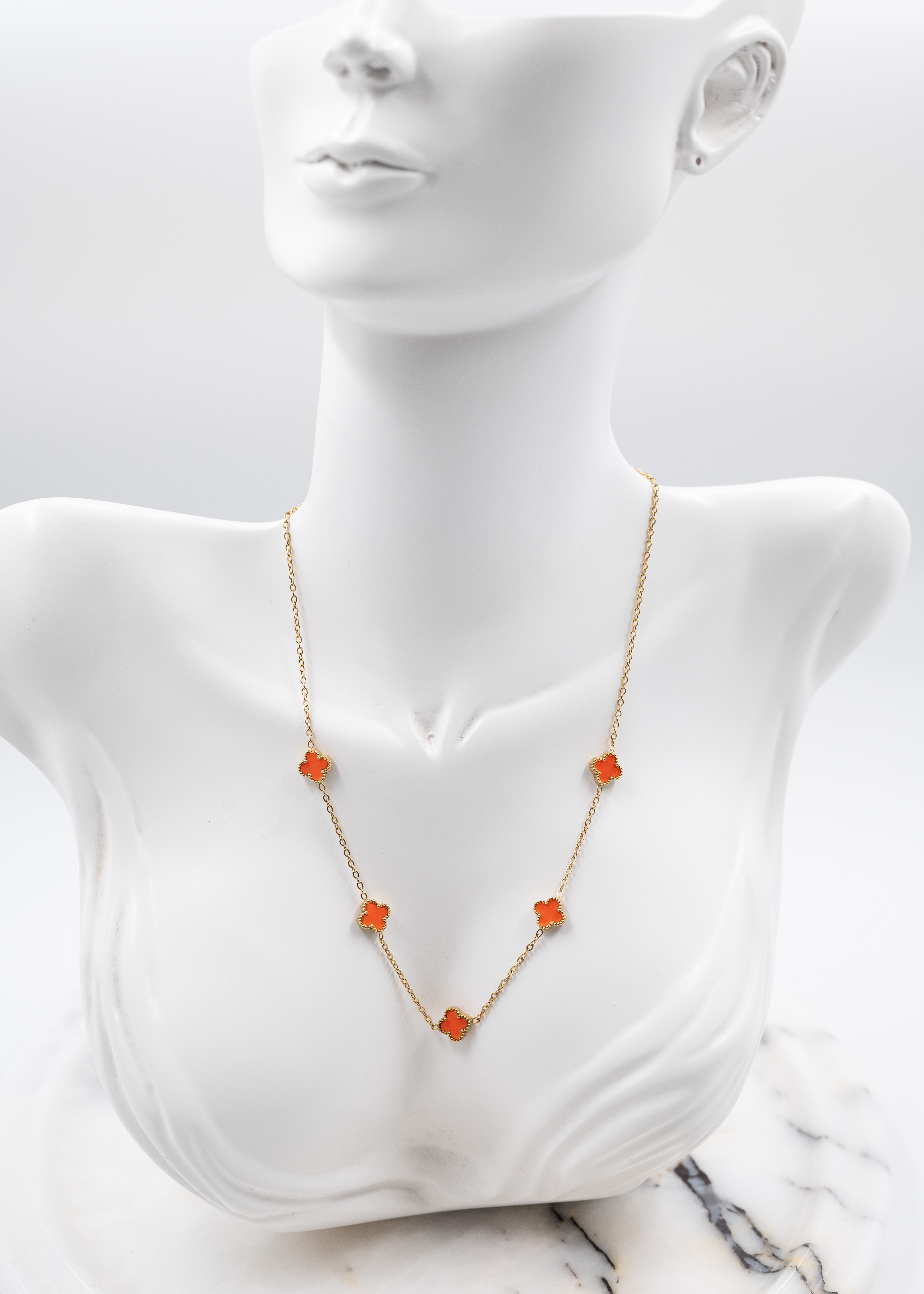 turuncu taşlı yonca çelik kolye